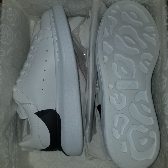 Alexander McQueen Sneakers - Picture 2 of 6